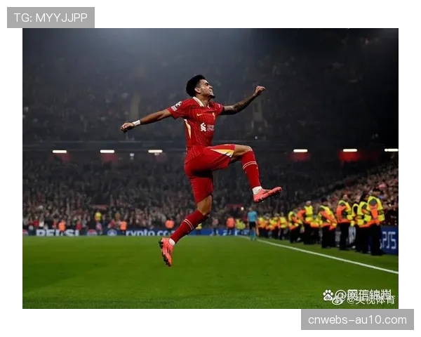 赛前踩场，勒沃库森全队状态轻松，阿隆索参与有球训练